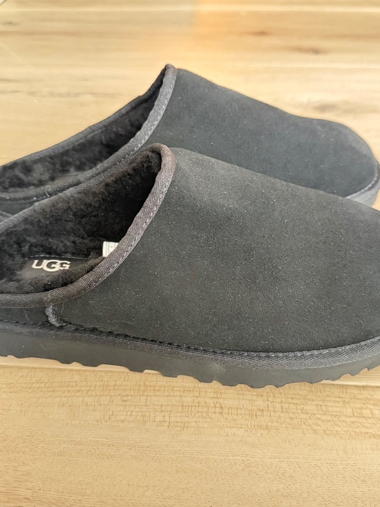 NWOB UGG Classic Slip-On Slipper Suede Black Men\'s Size 9 main image 4
